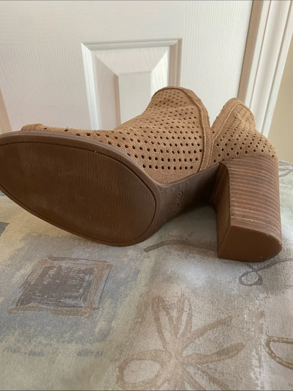 Lucky Brand Tan Perforated Leather Open-Toe Block Heel Booties Size 9.5 Heels 4”